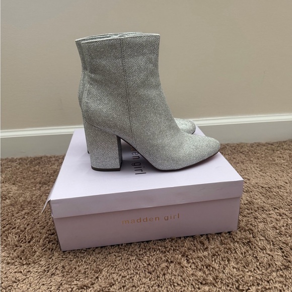Brand New With Box, Silver Glitter Madden Girl Booties, Size 8M - Picture 3 of 4